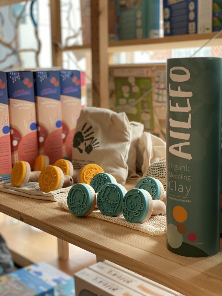 Pierre & Léon Sauveurs d'Ours Polaires - Initiative Artois - Agence GUS Pierre & Léon Sauveurs d'Ours Polaires - Initiative Artois - Agence GUS